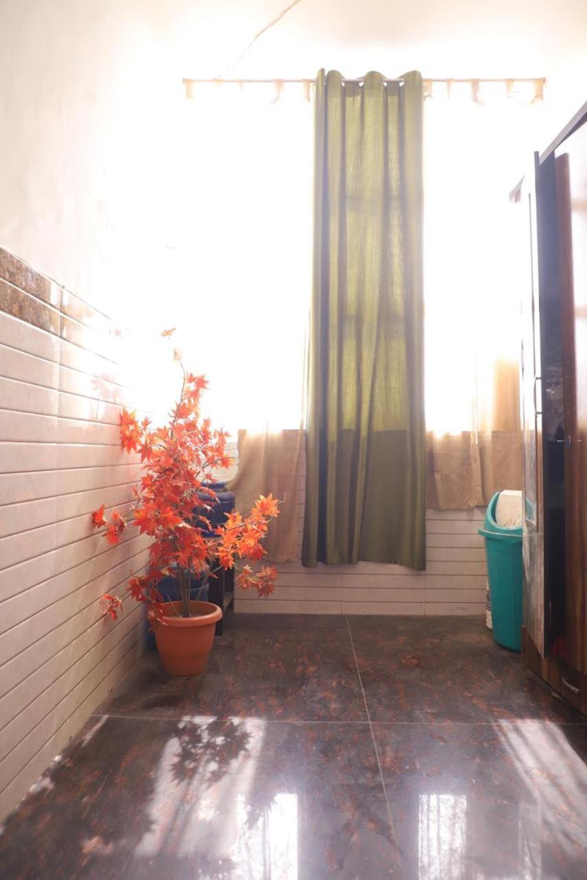 Hotel Aditya Residency Near Sector 63 Metro Station Нойда Экстерьер фото